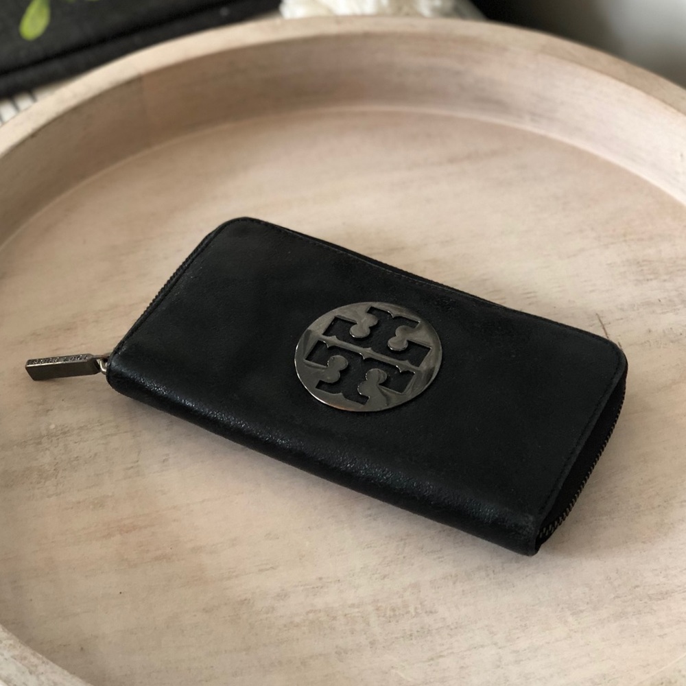 Good condition Tory Burch wallet